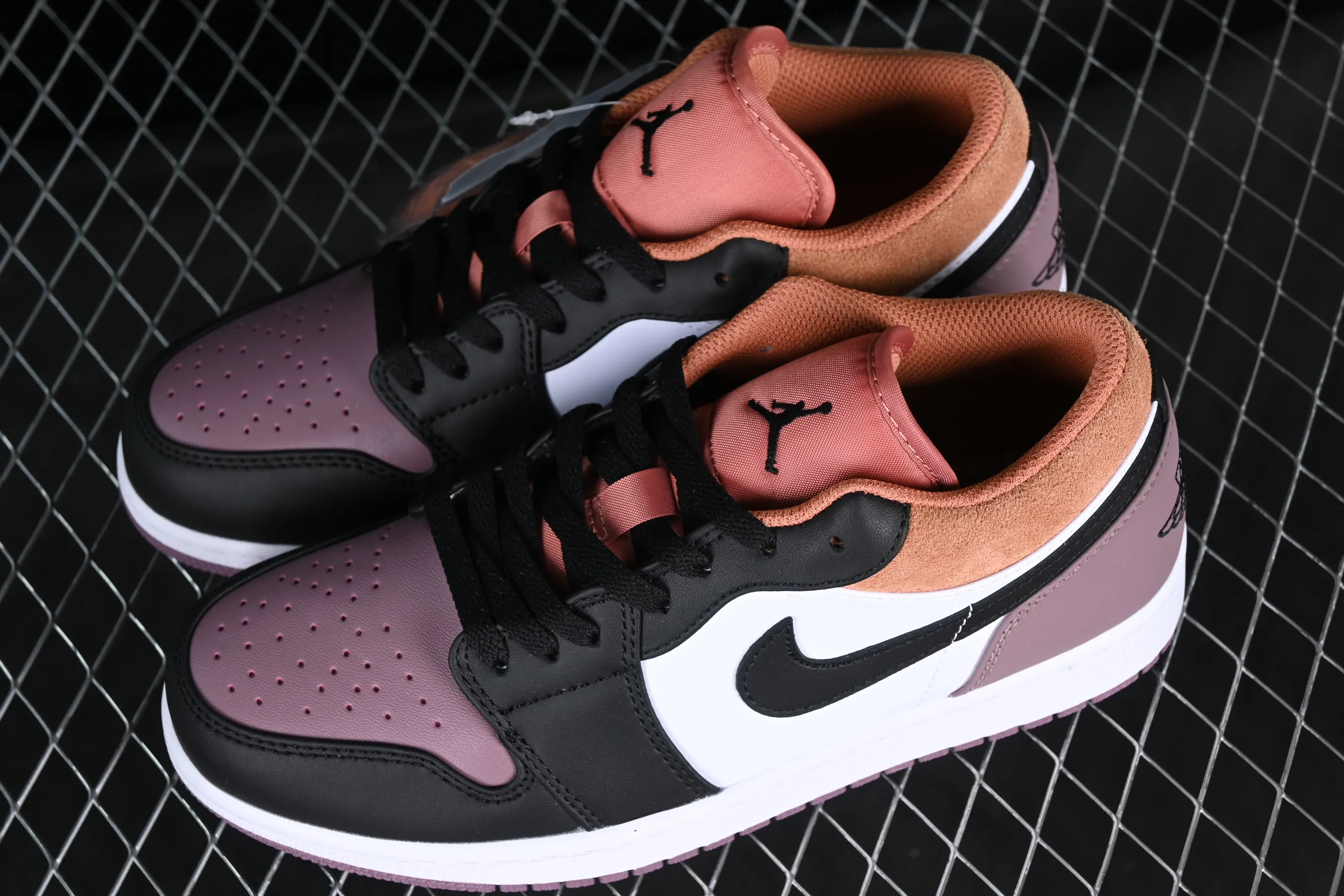 All categories Air Jordan Jordan series basketball shoes Air Jordan 1 Low Z version Air Jordan 1 Low SE AJ1 Joe 1 black and white low-top cultural casual sneakers FB9907-102